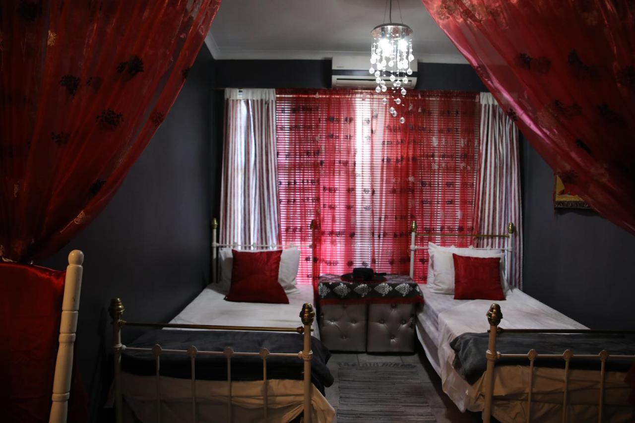 Eagle'S Nest Hotel บาร์เบอร์ตัน ภายนอก รูปภาพ