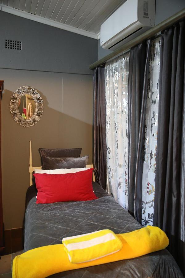 Eagle'S Nest Hotel บาร์เบอร์ตัน ภายนอก รูปภาพ