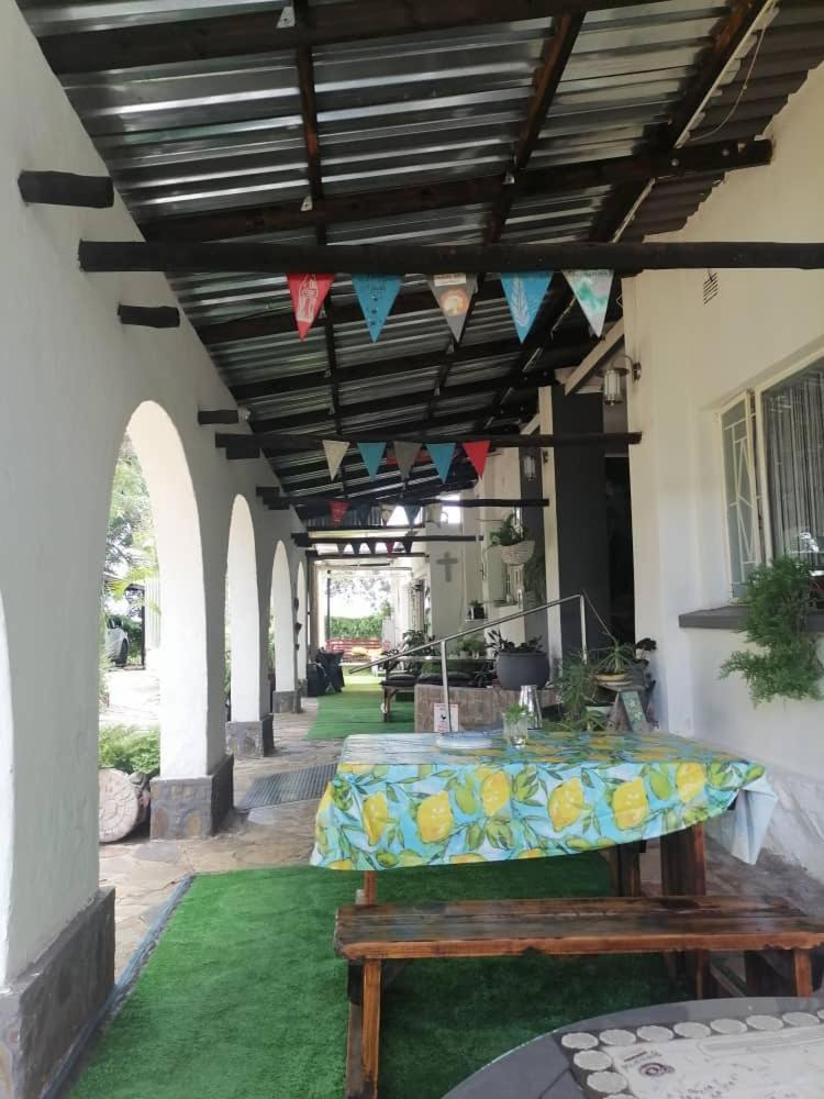 Eagle'S Nest Hotel บาร์เบอร์ตัน ภายนอก รูปภาพ