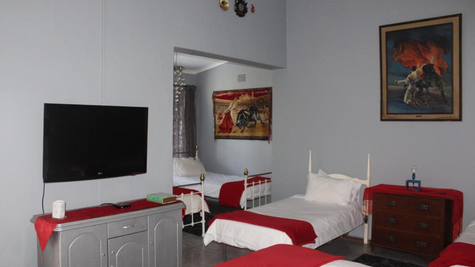 Eagle'S Nest Hotel บาร์เบอร์ตัน ภายนอก รูปภาพ